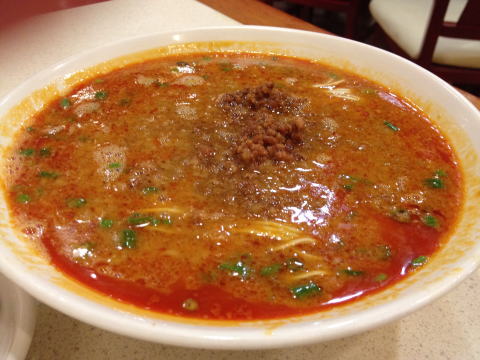 詠藜園（ウィンライユン）の担々麺